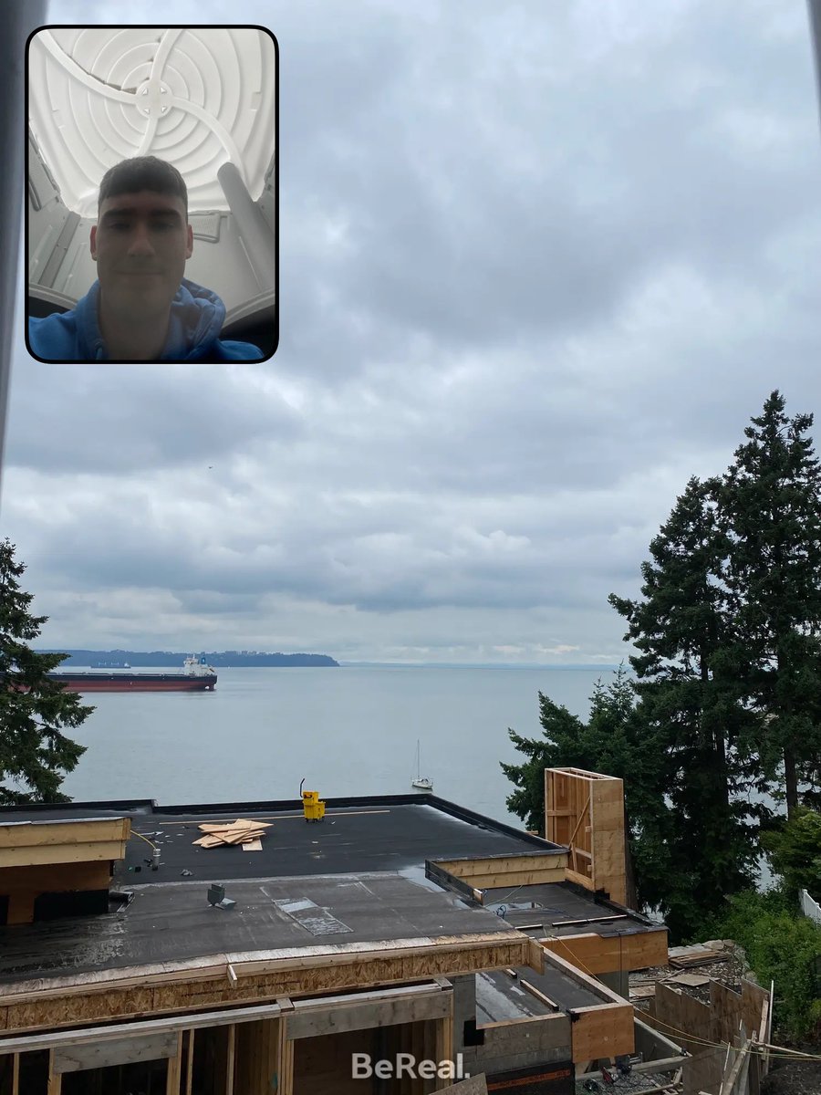 liamfitzpatick's tweet photo. The view from the Port-a loo 🔥 #RealestPersonOnEarth https://t.co/mhDuG9Gvmm