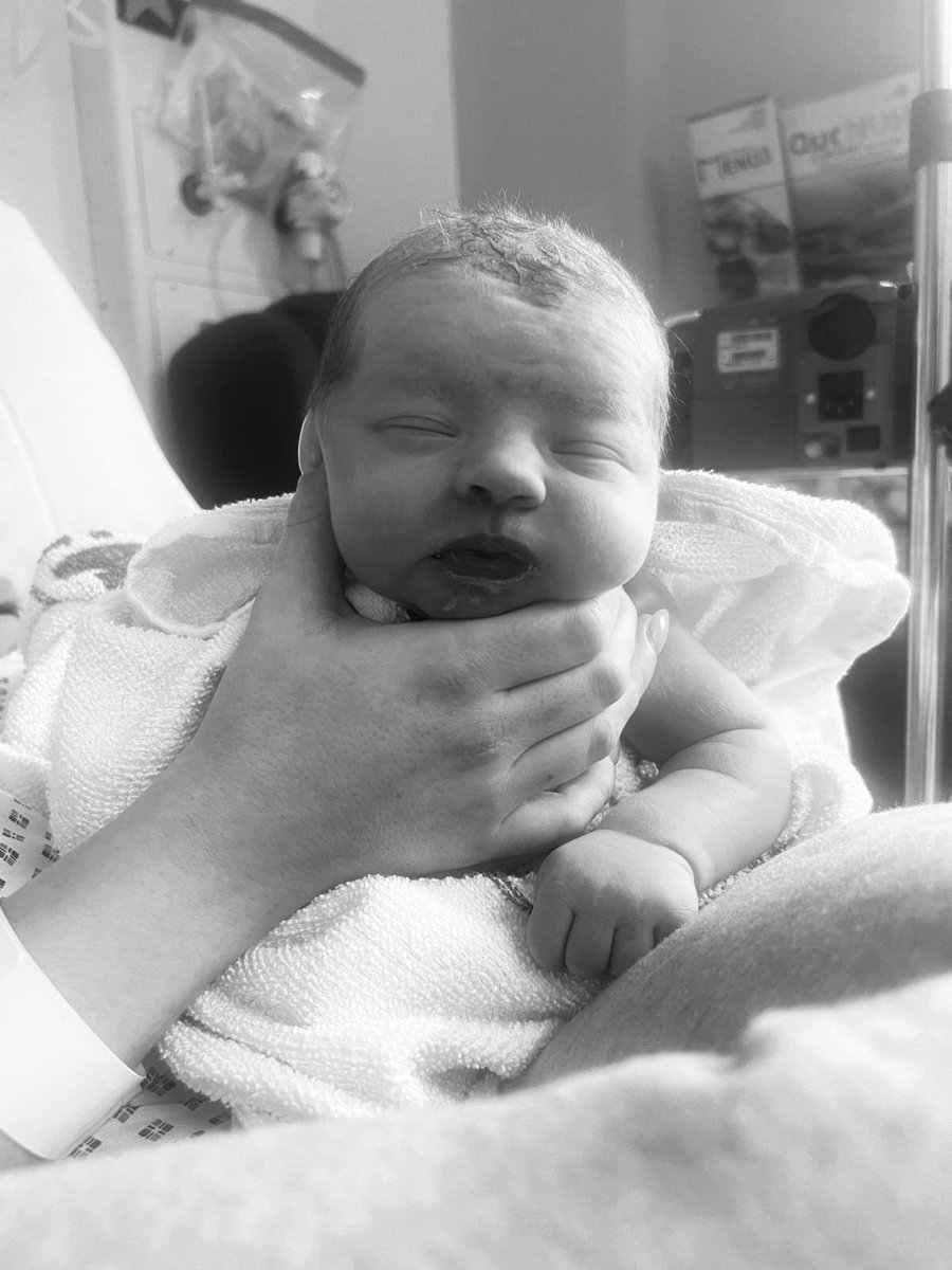 libbymann's tweet image. Frankie tarpey born today at 11:59 8lb 1oz. Our perfect girl 🤍🤍🤍