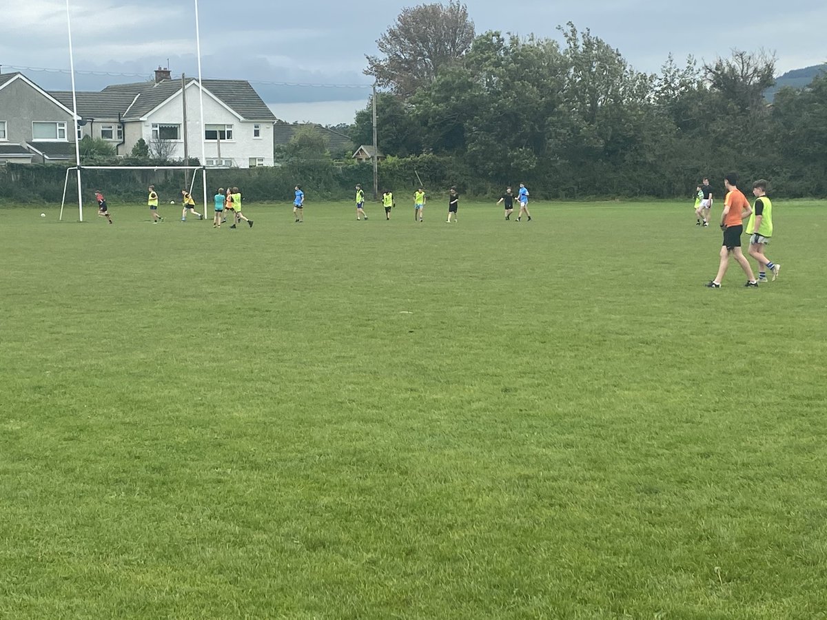 EannaTech's tweet photo. 2nd year Footballers turned out in there numbers today. Over 45 students turned up after a hard school week. Great to see the lads putting in the hard work and we had some laughs too. #hardwork #GAA https://t.co/5KVO2qfaup