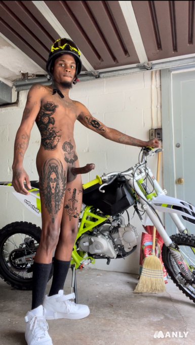 I&rsquo;m bored playing around on this app 🥷🤫 which 1 u picking 😏 https://t.co/UbhSH6QCxs