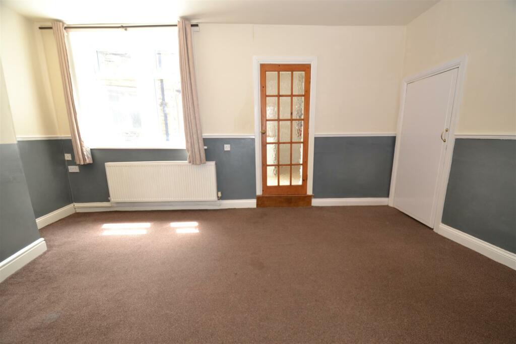 NEW TRADITIONAL AUCTION LOT - 2 BED THROUGH TERRACE - AUCTION GUIDE PRICE; £55,000
- TWO BEDROOMS
- TWO RECEPTION ROOMS
- POPULAR LOCATION OF QUEENSBURY
- REAR YARD
- COUNCIL TAX - B
- EPC - D
sharpesauctions.co.uk/.../3-smallpag…
#propertyauction #propertyauctioneers