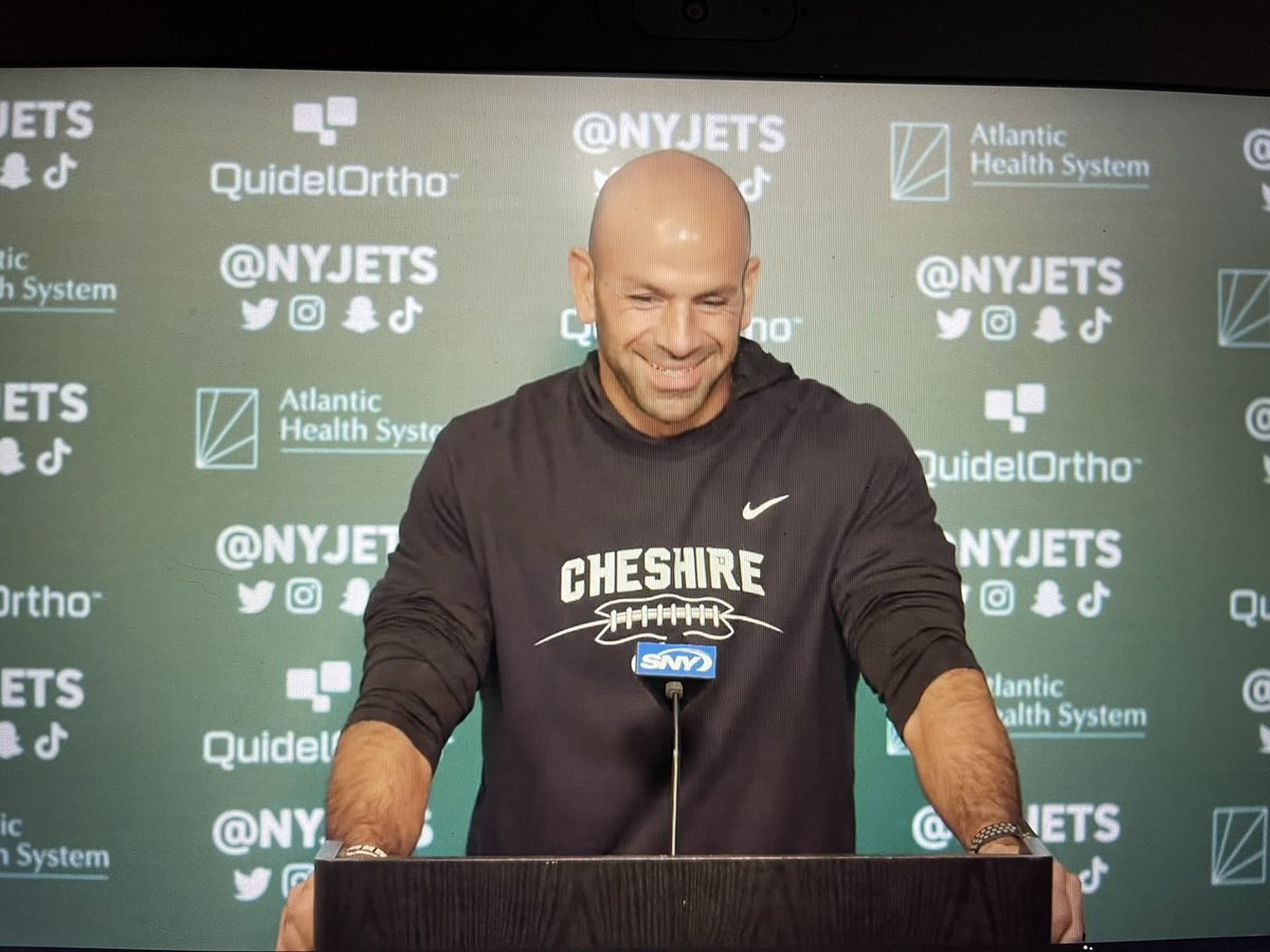 glederernews's tweet photo. For being named New York Jets Tri-State High School Coach of the Week, Cheshire football’s Don Drust was honored today by having Jets Head Coach Robert Saleh wear a Cheshire shirt at his press conference! #cthsfb https://t.co/YgI8dLFzfN
