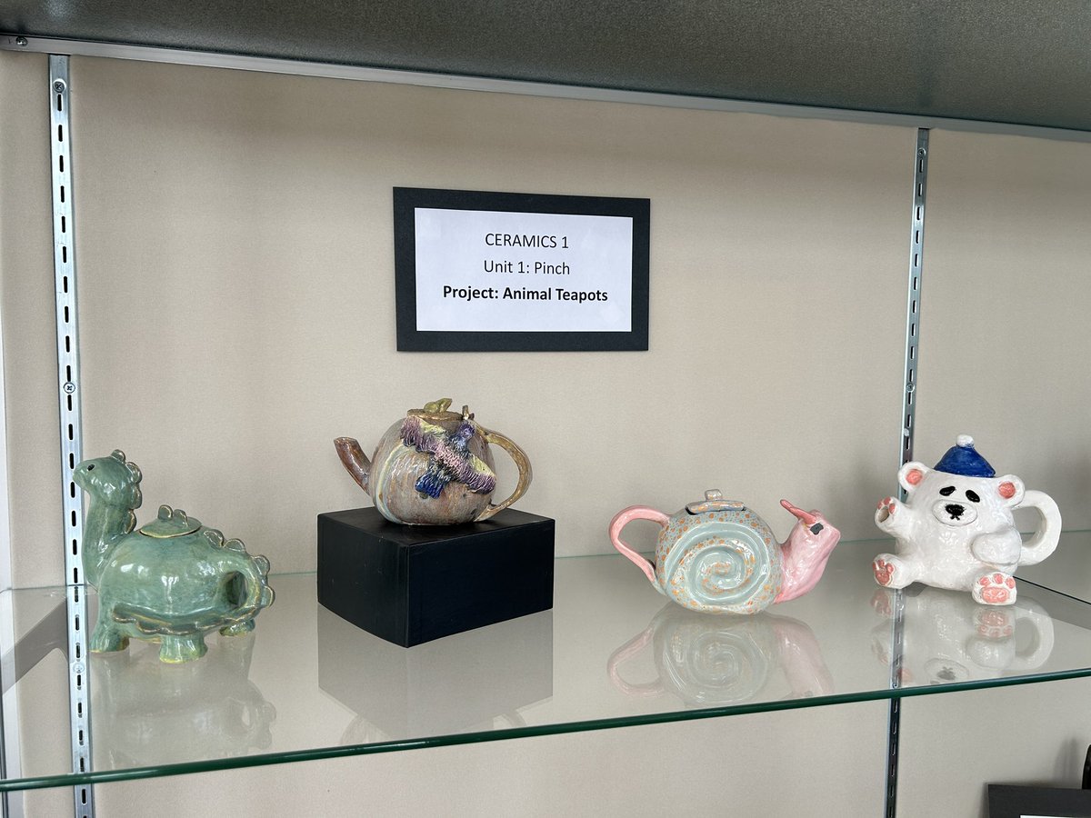 3d_mhs's tweet image. Every year the animal teapot project makes me so happy. The level of success across the board is so high! I can’t wait to see more finished! 
#ceramics #teapots #ceramics1 #pinchpots