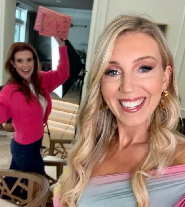 MagnoliaSource's tweet photo. JoAnna Garcia Swisher recorded a episode of Amanda Marit's podcast "Illuminated".  It's coming soon! 

📸: theamandamarit https://t.co/mG09mV08cT