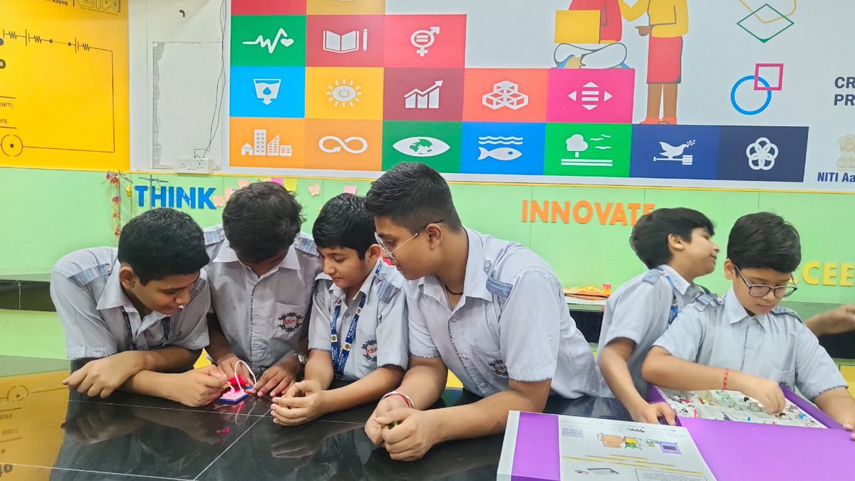 21karki's tweet photo. “Science is the magic that works and creativity is the skill that shines" 
Student of VIII BLOCK were actively involved in making a LED BLUB glow using push button &amp; potentiometer, also they made a Laser Security System using Tinker Orbit during their ATL SESSION @vividh87 https://t.co/4N8pxP7H7e