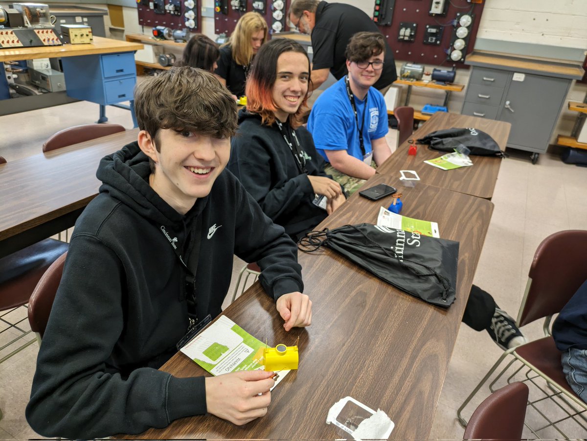HarrisonPLTW's tweet photo. We enjoyed learning about some of the offerings at @CinStateCollege in their engineering department! We built motors, air foils, and ran a high powered laser as electro/mechanical/aerospace engineers! #findyourgreatness #engageCS @slsdpollitt @GreatOaksOhio https://t.co/jfOOcXe5C4