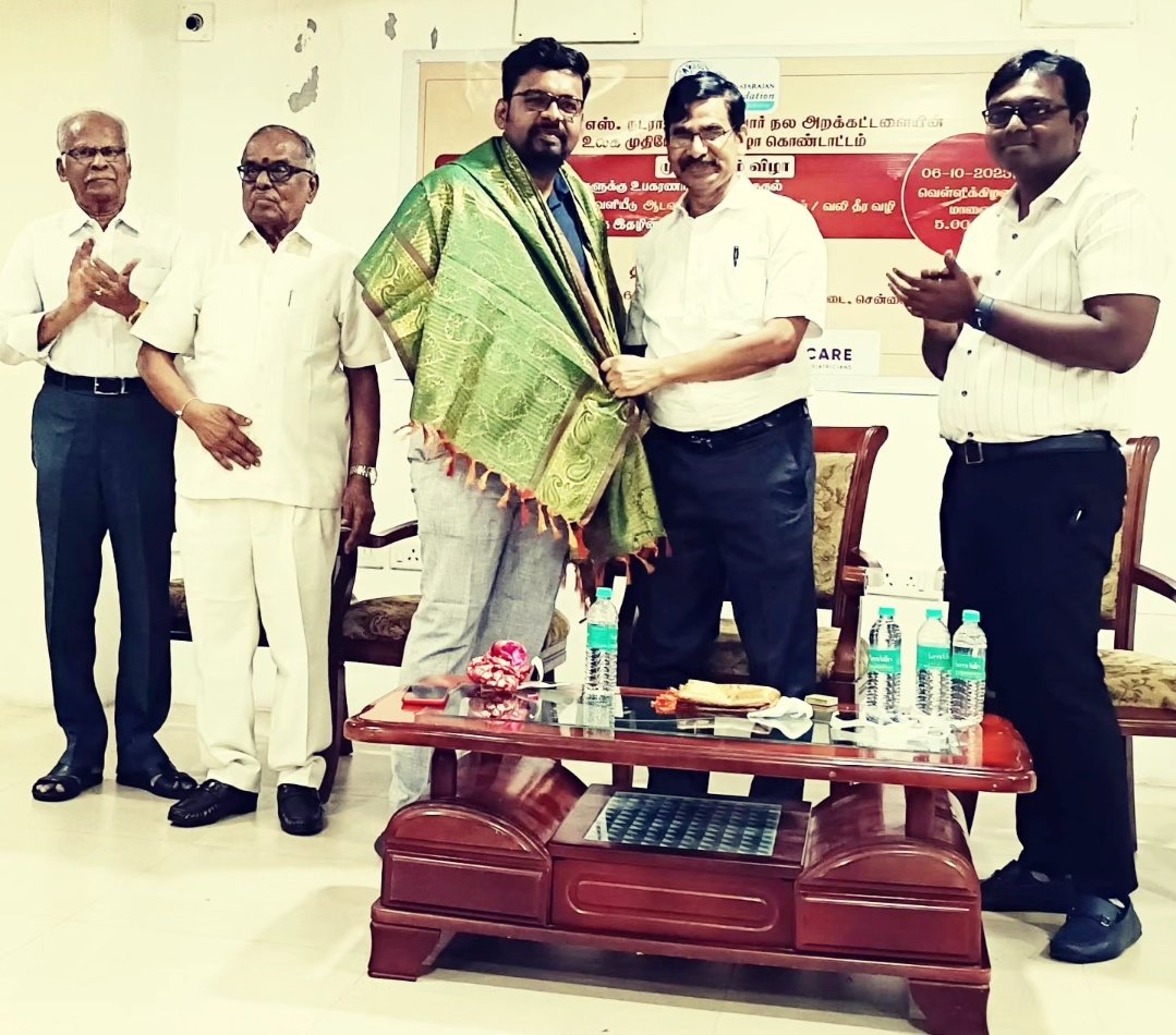 srinivasaiims's tweet photo. Feeling honored to have been felicitated by Mr. Iraianbu IAS Sir for contributing a chapter on "Mental Health issues in Elderly Males" in the book by Padmashree Dr.V.S.Natarajan, father of Geriatrics in India. 

#ElderlyMentalHealth #MaleHealth #MindCare #Gericare https://t.co/sZIyQKuoit