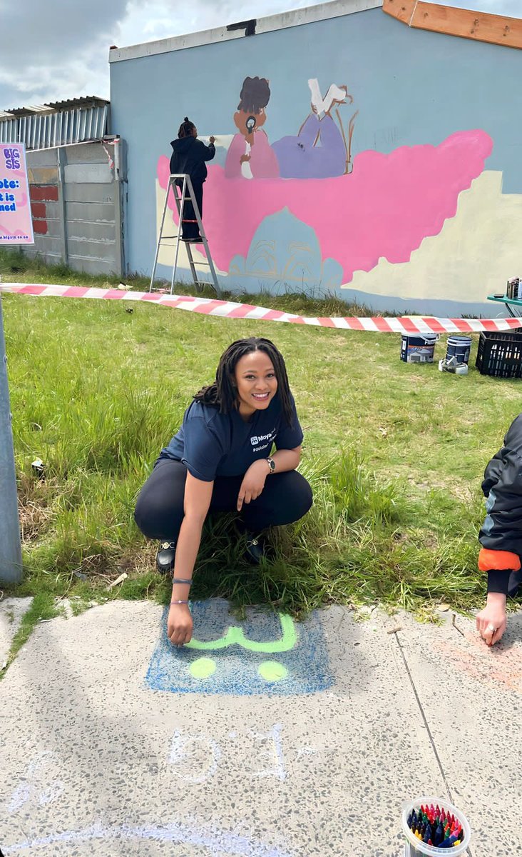 Moya_App's tweet photo. MoyaApp team in Michells Plain this past week with BigSis on their Paint Jam!
We will be doing more Paint Jams at various locations in Cape Town, if you spot someone with a MoyaApp T-shirt 👕please join in and say hi👊🏽💙
#bigsis
#MoyaApp
#moyapay https://t.co/SjJ1zKmHSm