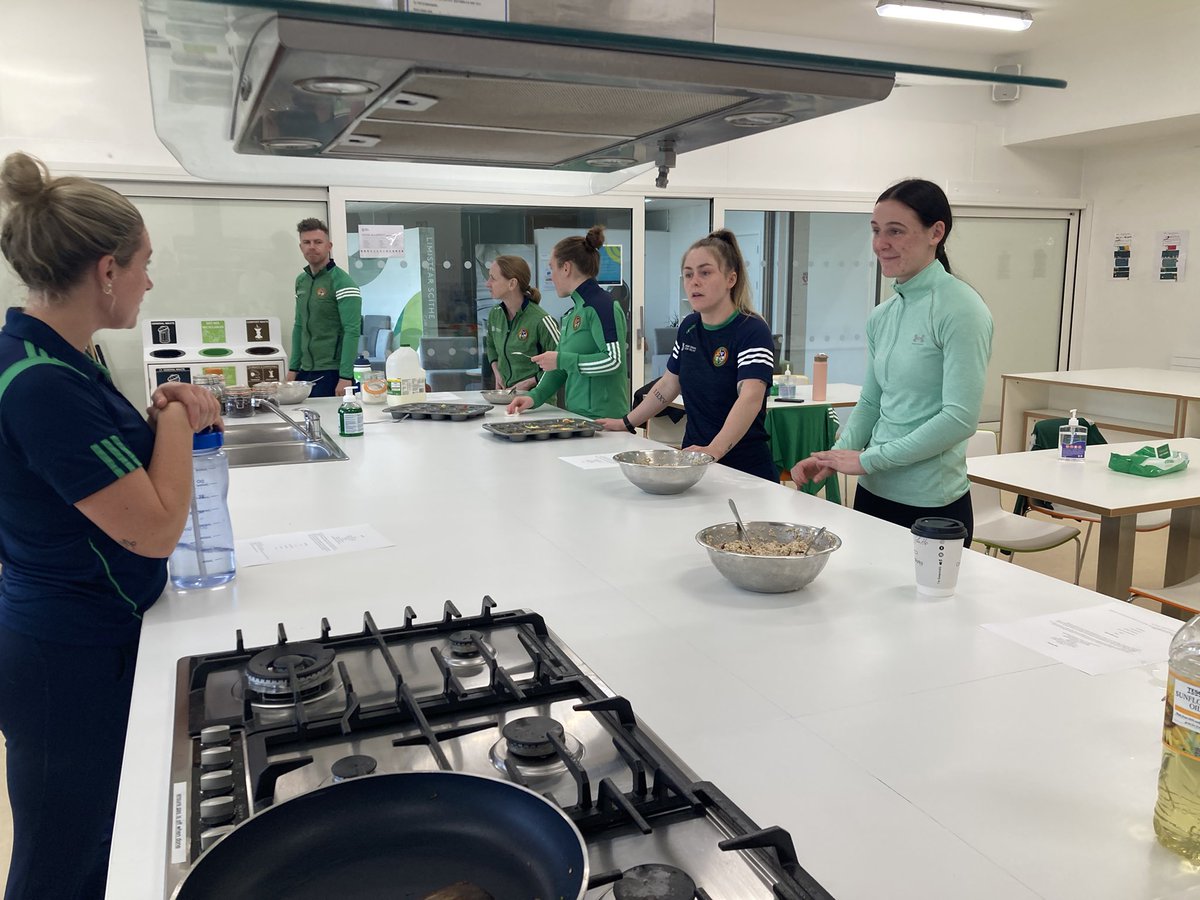 Impressive  cooking happening in @sportireland today… @IABABOXING  women’s camp transferring their nutrition knowledge into the kitchen #essentialskills 🍳🥣🫐🌶️