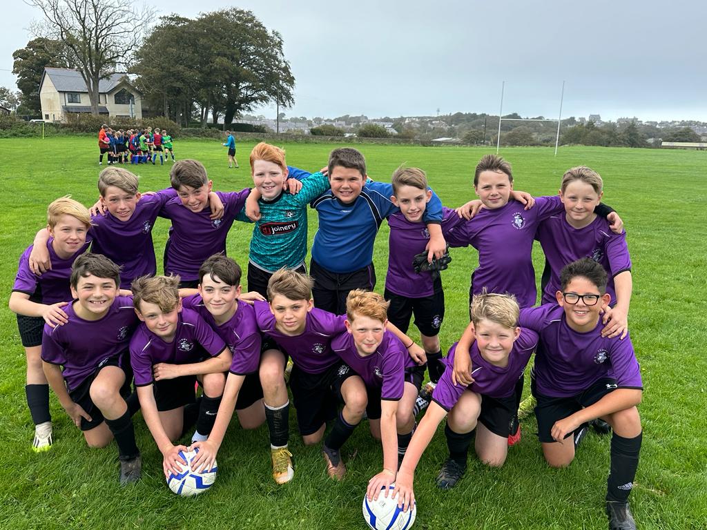 Blwyddyn 7 di chware gem gyntaf y tymor heno ac ennill 8-4 yn erbyn YSTJ!! Ellis, Charlie, Macs ac Olli yn sgorio!! First game of the season for Yr 7 against @Y_S_T_J . Goals from Ellis, Charlie, Macs and Olli!