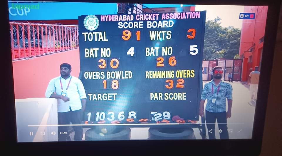Doctor937's tweet photo. BCCI introduced new scorecard graphics for worldcup.😂
#BCCI 
#WorldCup https://t.co/SVSpasyMpO