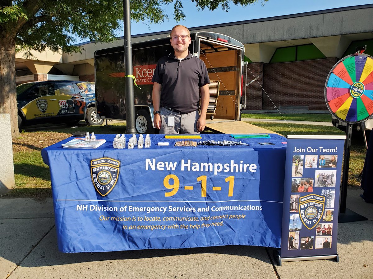 NewHampshire911's tweet photo. #NH911’s Public Outreach team enjoyed spreading the word to #CallIfYouCanTextIfYouCant  and #KnowYourLocation to the @KeeneState_ student body at their Campus Night Out recently. Reach out to us and we’ll happily tell your group all about how 911 works in NH! #HelpUsHelpYou https://t.co/VqJQIWuTN9