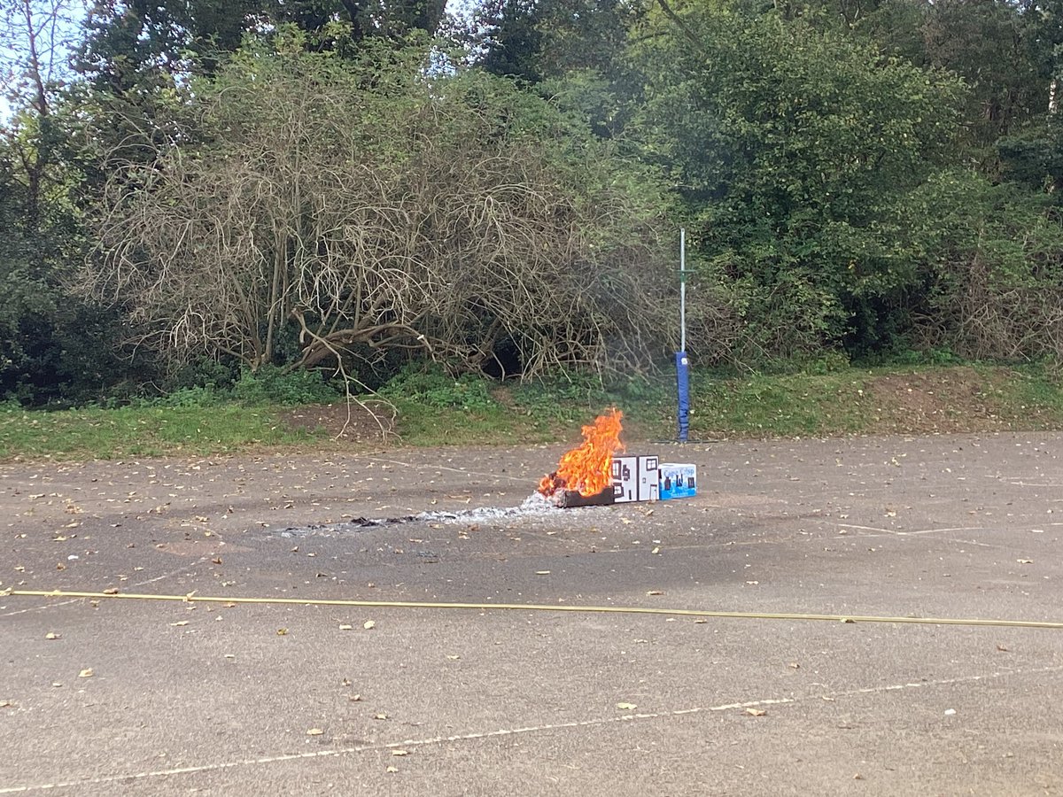 Going out with a bang on our Great Fire of London Learning! Bringing learning to life! 🔥🔥🧯👩‍🚒<a href="/GPSMrsHarrison/">Mrs Harrison</a> <a href="/GPSCharlesworth/">Miss Charlesworth</a>