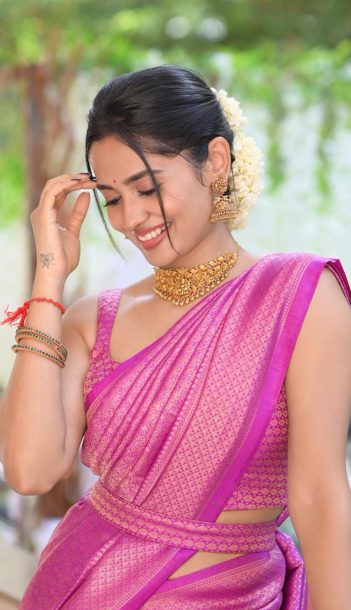 RSprabha8's tweet photo. Enchanting ✨
@teju_ashwini_ #TejuAshwini #Leo #LeoTrailer #Gostor https://t.co/XlSSyiNAZZ