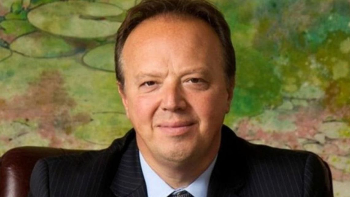 URGENTE: 
La dolarización de campaña y la mentira.

Se cayeron los inversores que iban aportar los U$D 55 MILLONES para que Milei pueda dolarizar.

Juan Napoli dijo que "tienen ofertas" pero en concreto no tienen nada confirmado.

Las MENTIRAS de Milei salen a la luz día a día.