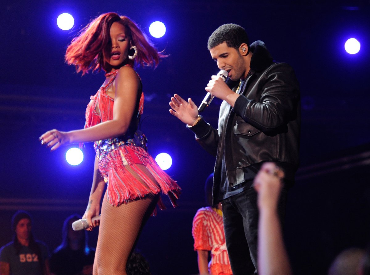 elmusicfeelings's tweet photo. ❌ Drake semble tacler Rihanna sur le titre "Fear Of Heights" de son album #AllTheDogs.  Il utilise l'expression caribéenne "Gyal" et fait un jeux de mots avec" Anti".  Extraits : 

👉 "Pourquoi ils donnent l'impression que je suis toujours accroché à toi ?
Cela ne pourra jamais être moi....etc.
Une Fille (a gyal dit façon caribéenne), ne pourra jamais m'éteindre.
C'est mieux que ce soit lui, que moi.
C'est mieux que ce ne soit pas moi.
Oui le sexe était moyen avec toi.
Je suis "anti" ( opposé) parce que je l'ai eu avec toi.
etc..
Et j'ai eu des meufs bien bonnes que toi, pour être honnête".

👉 Que pensez-vous de tout ça?