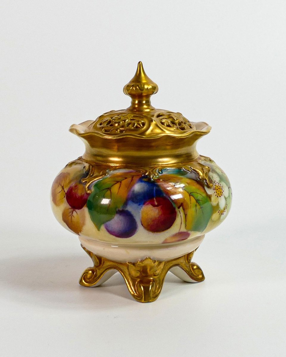 PSA_UK's tweet photo. 💛Stunning gilded vases and rare classical figures are just some of the #RoyalWorcester items you can expect for sale next week, Friday 13th October.

You can view all the Royal Worcester on sale below:

🔗https://t.co/IFcOkQM8ql 

#auctioneer #stokeontrent https://t.co/usDaKzBJ3l