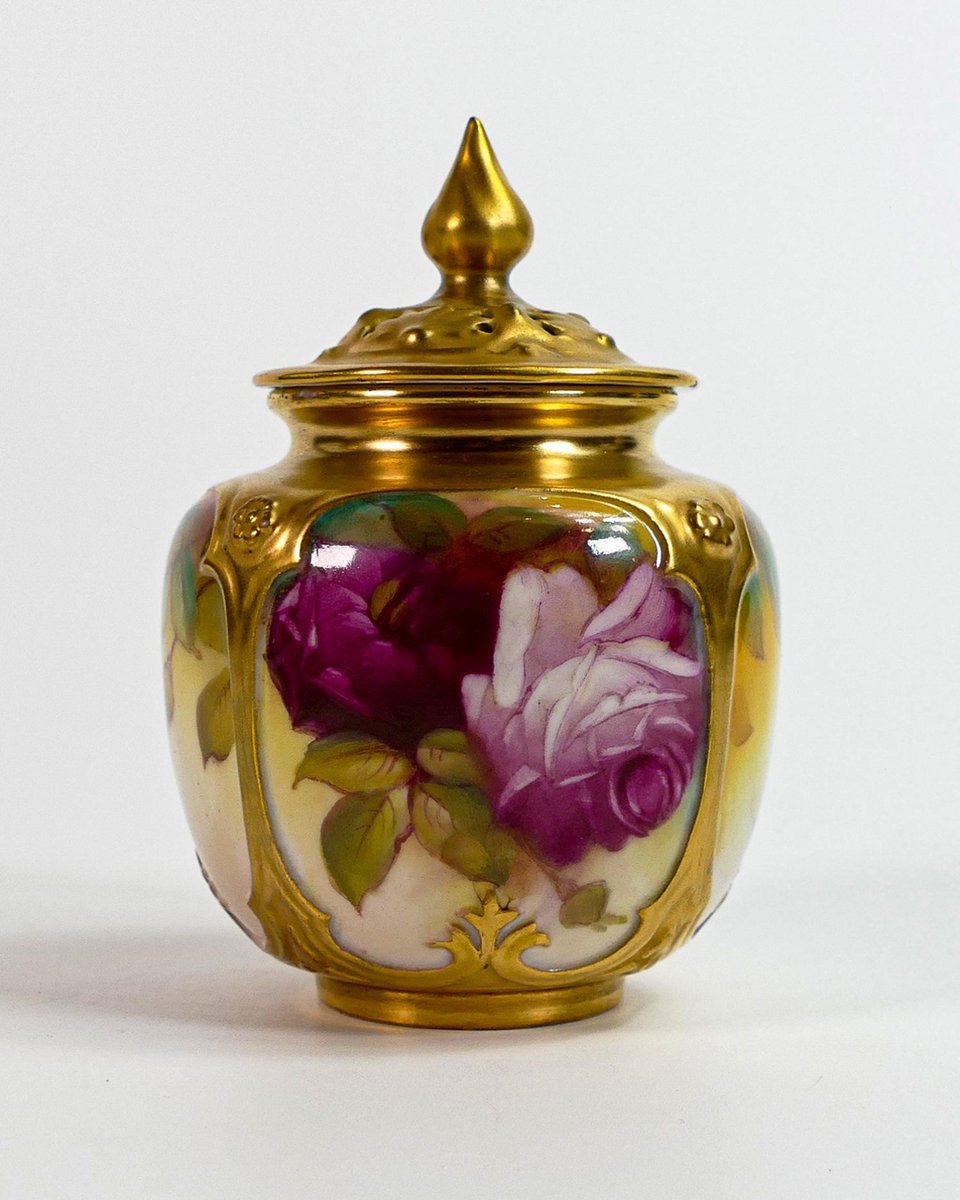 PSA_UK's tweet photo. 💛Stunning gilded vases and rare classical figures are just some of the #RoyalWorcester items you can expect for sale next week, Friday 13th October.

You can view all the Royal Worcester on sale below:

🔗https://t.co/IFcOkQM8ql 

#auctioneer #stokeontrent https://t.co/usDaKzBJ3l