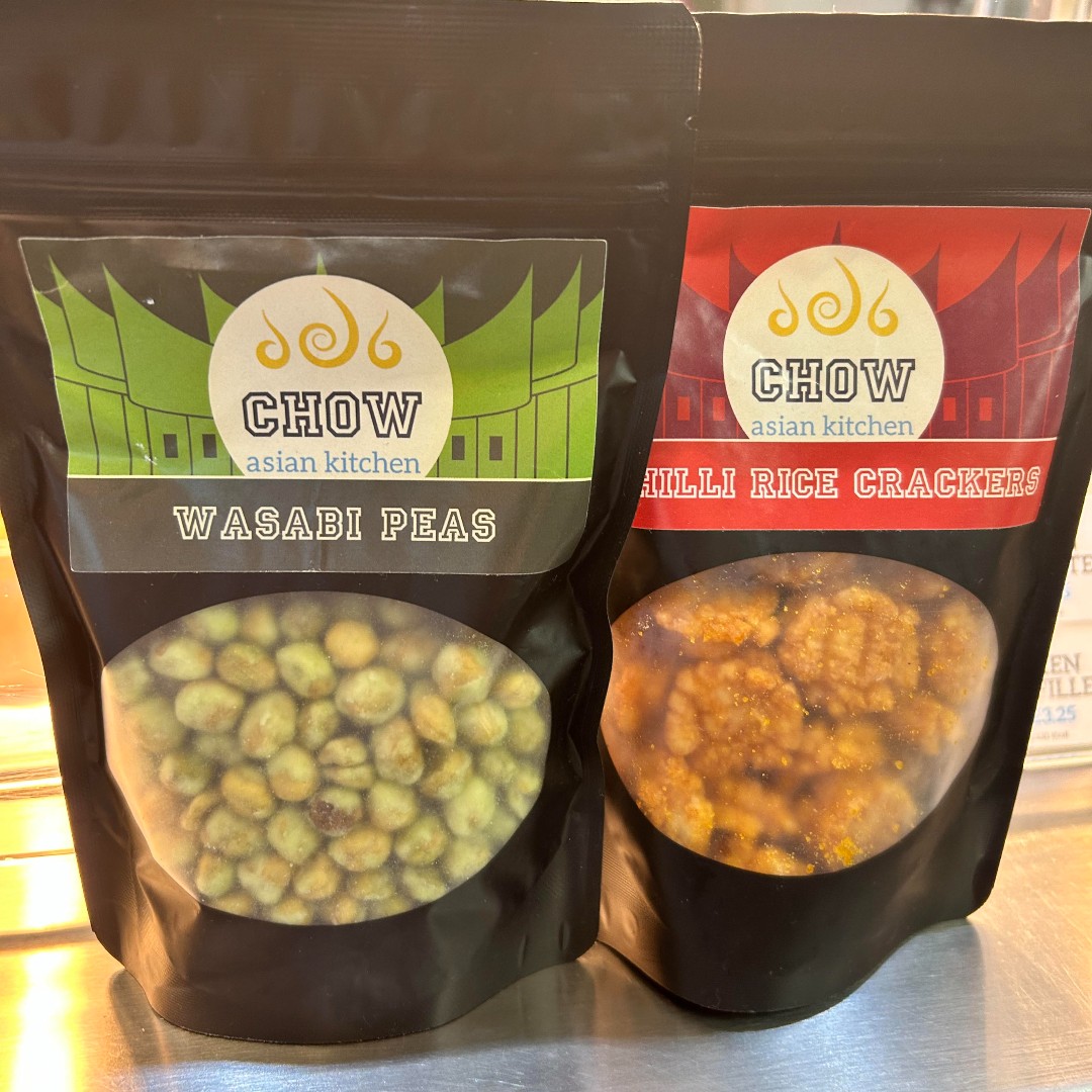 Choose your spicy snack...Green Wasabi Peas  🍵  or Sweet Chilli Rice Crackers 🌶  

#chowasianuk #noodles #ramen #udon #asianfood #japanesefood #sushi #veggiesushi #sweetchilli #wasabi