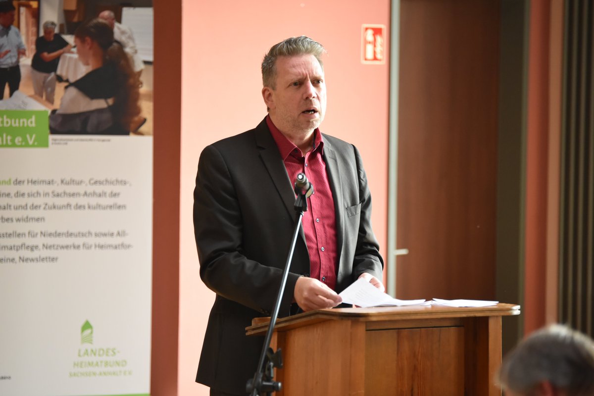 „Wandel und Zukunft im Verein – mehr als nur ein Generationenwechsel”: Unter diesem Motto lud der Landesheimatbund <a href="/LHBSA/">Landesheimatbund</a> zum 2. Tag der Heimat- und Kulturvereine. Auch Staatssekretär Dr. Putz nahm am gemeinsamen Erfahrungsaustausch in Wilsleben teil. #KulturLSA