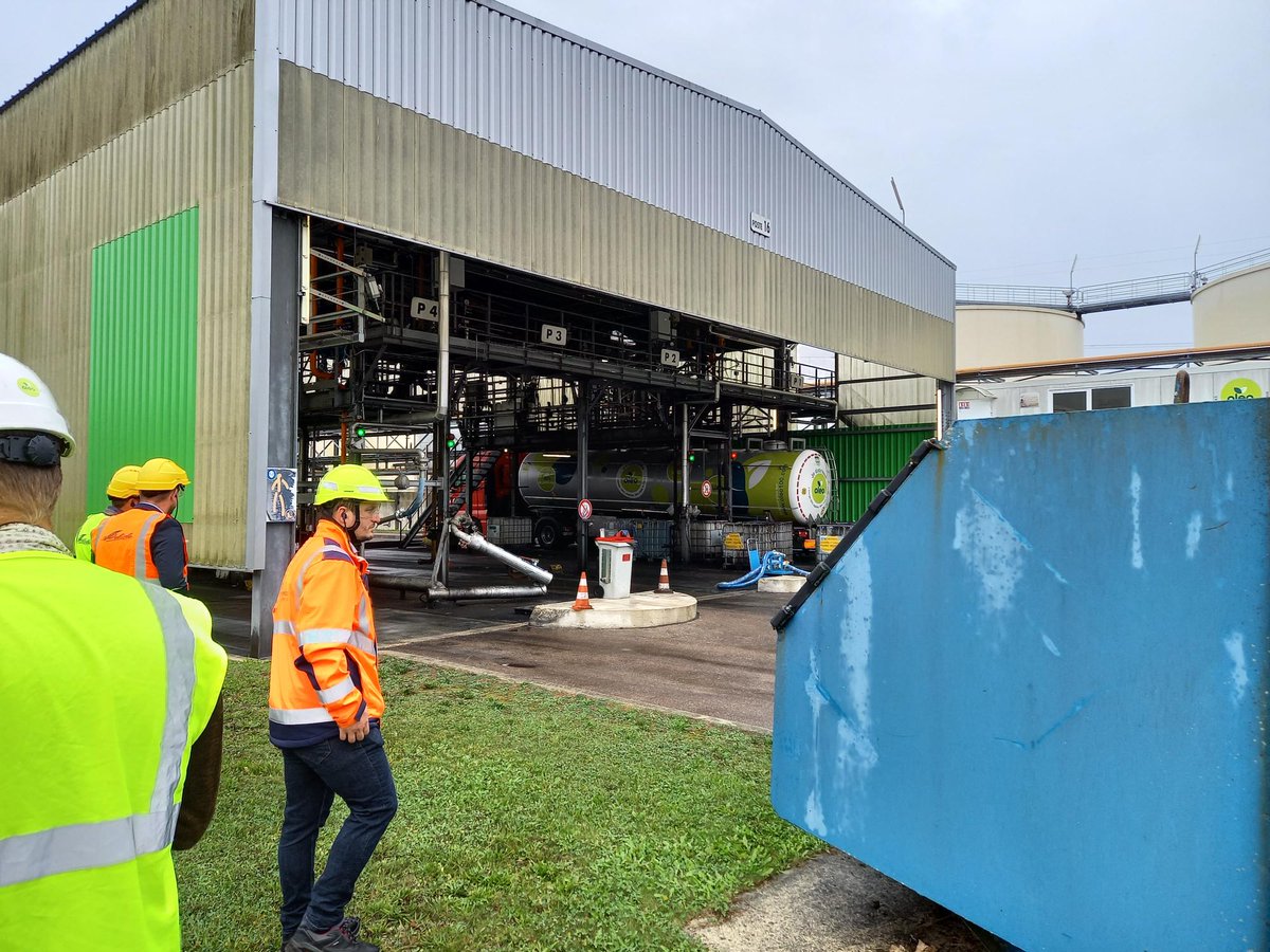 Oleo100_FR's tweet image. Nos fidèles clients du #GroupeDelisle nous ont fait l'honneur de leur présence hier dans l'usine du Mériot, avec leurs clients, pour leurs présenter leur stratégie de décarbonation.
À suivre dans une prochaine vidéo...