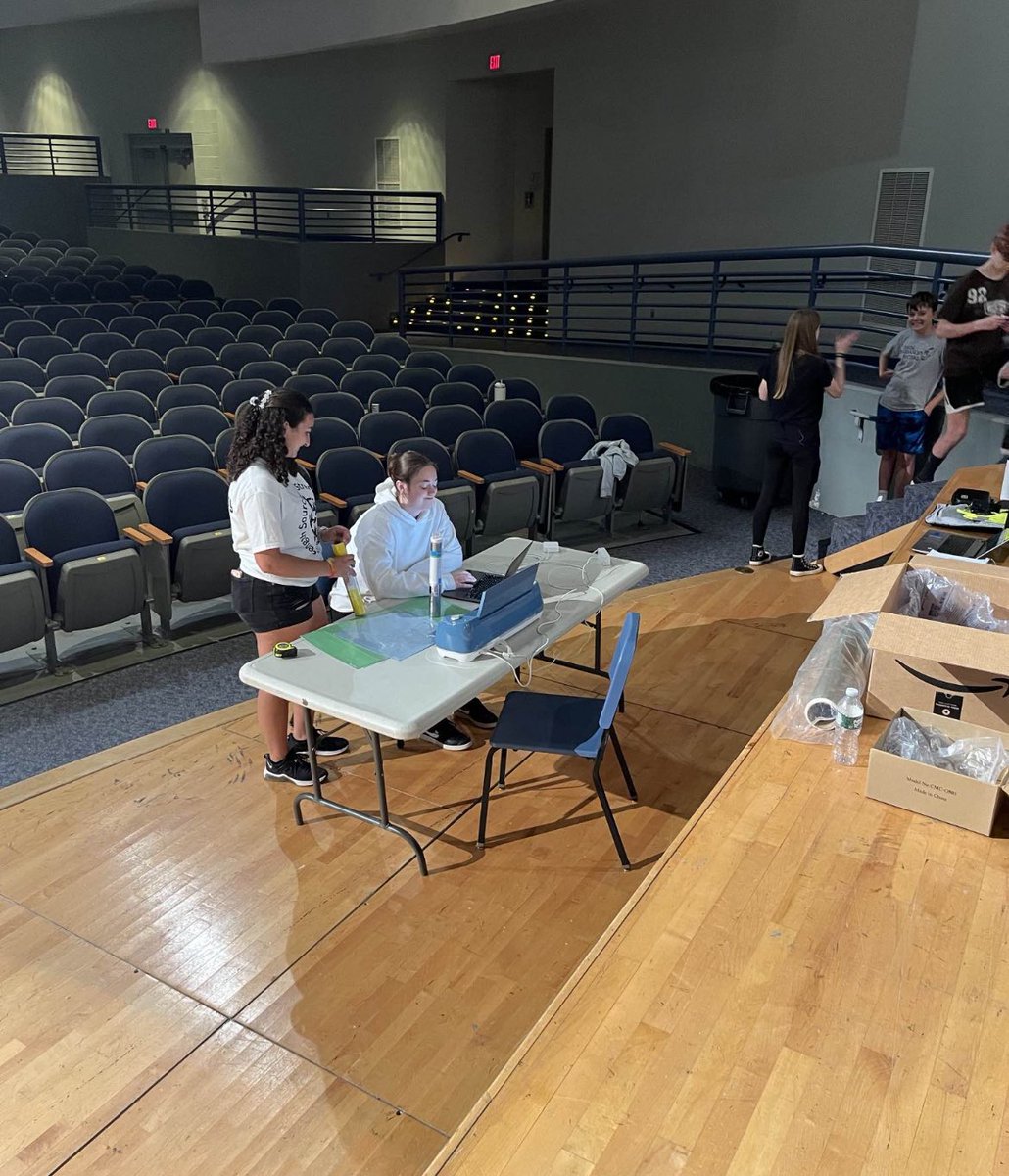 SHS STAGE tweet media