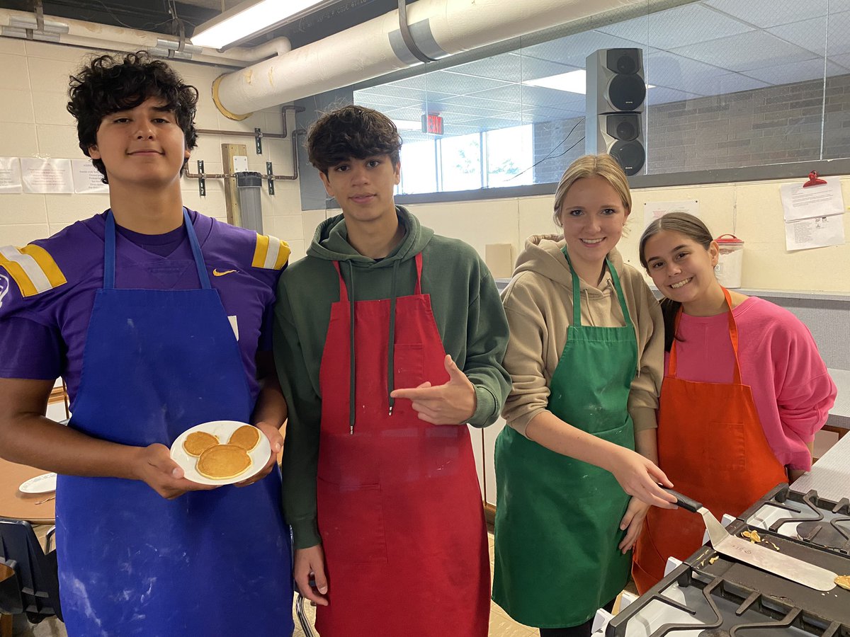 LuetschA's tweet photo. Culinary 1 showing off their pancake design skills https://t.co/0ZxaQOyS3F