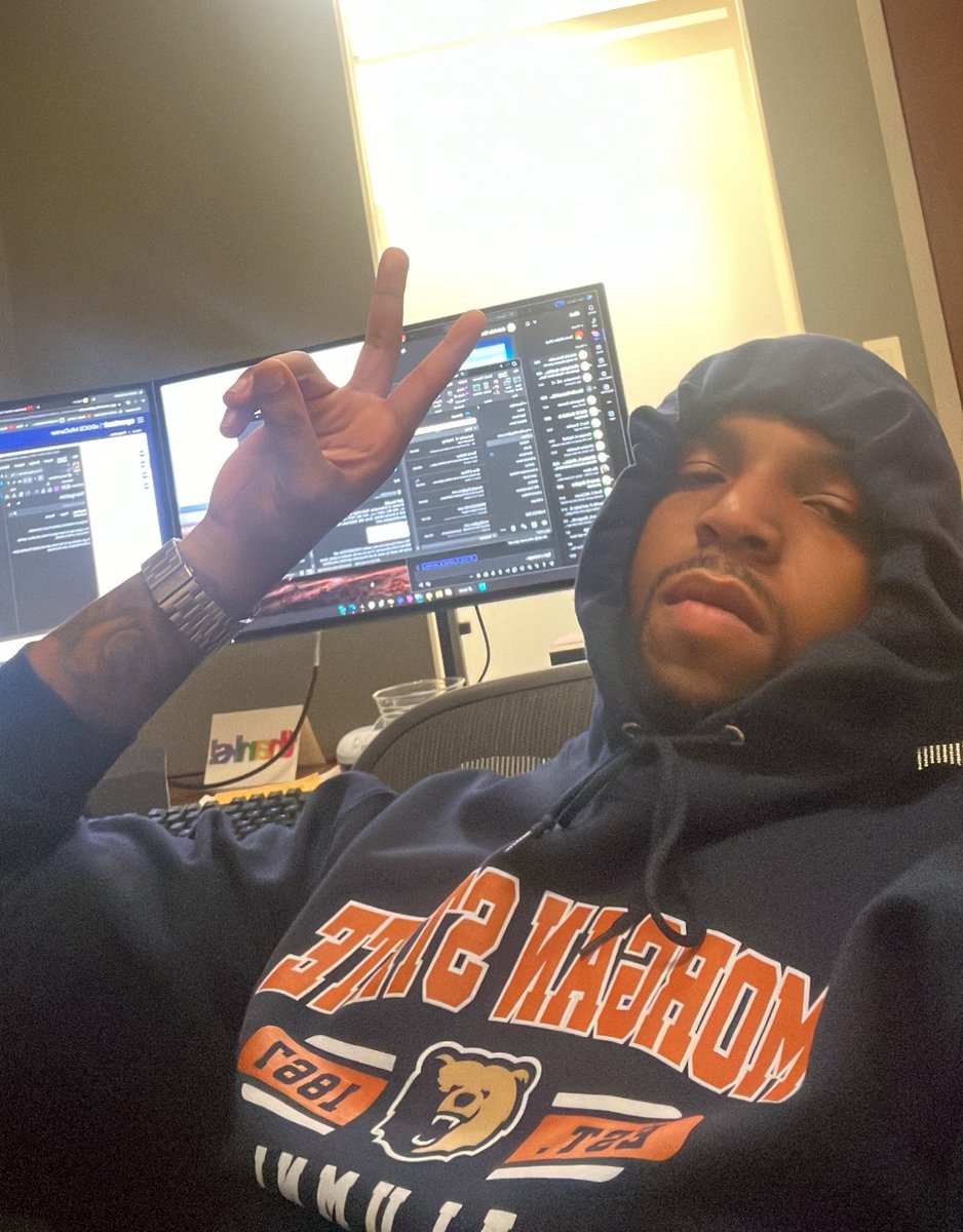 coolinTorrin's tweet photo. Working right now, but we outside all weekend after!🔵🟠 https://t.co/ZFWdXBOjtH