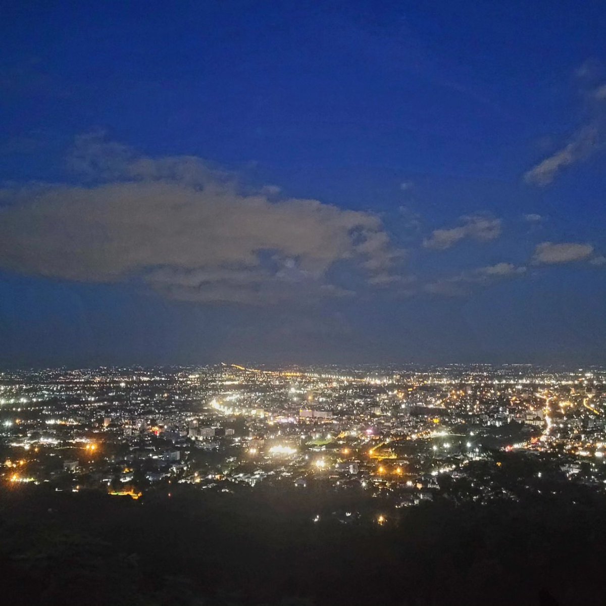 Ak_93_MM's tweet photo. Chiang Mai Night View 💛 https://t.co/ZToD4oiShd