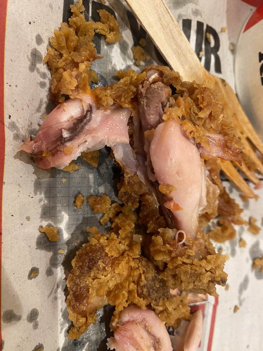 VictoriaLBates1's tweet photo. @KFC_UKI I have emailed you 5 times with no reply! Raw chicken-no salad-very bad customer service!!! https://t.co/uLFUf0RUAX