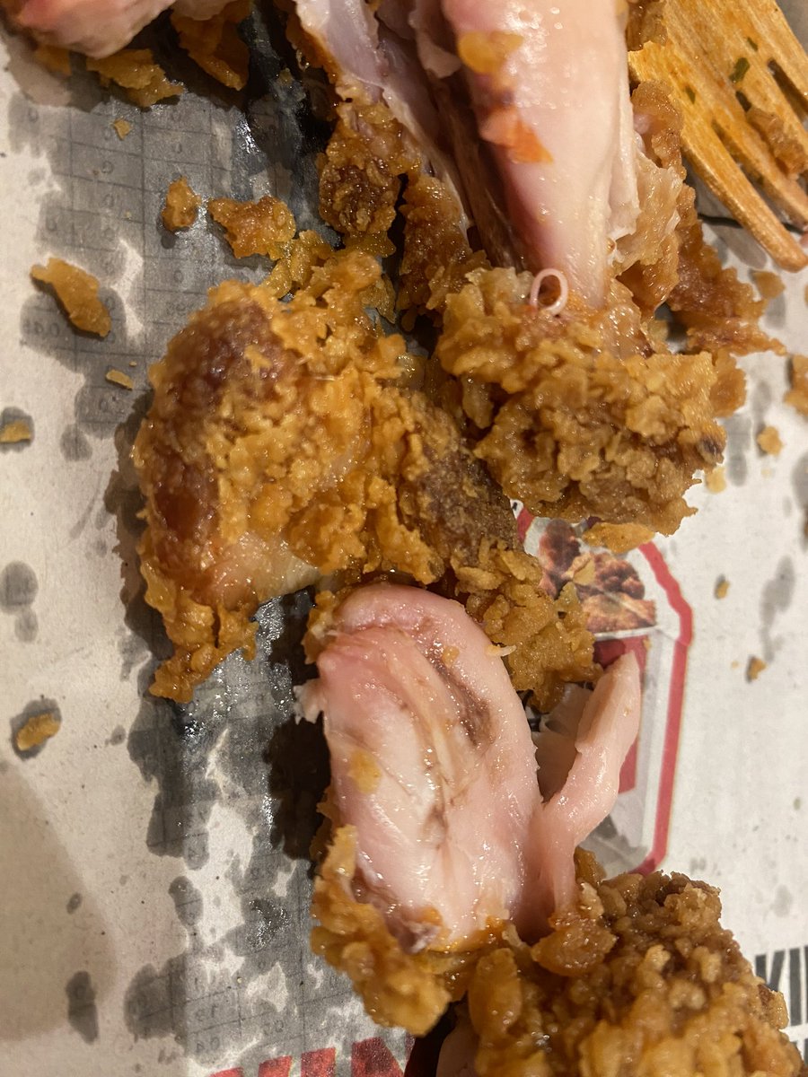 VictoriaLBates1's tweet photo. @KFC_UKI I have emailed you 5 times with no reply! Raw chicken-no salad-very bad customer service!!! https://t.co/uLFUf0RUAX