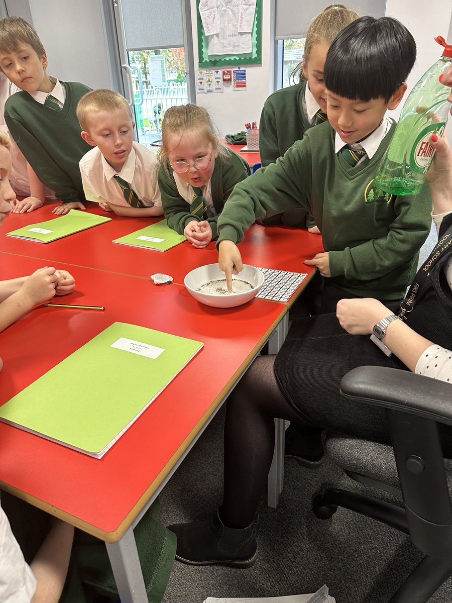 firsprimarysale's tweet photo. #4Rowan conducting science experiments this afternoon to continue our learning about how to maintain a healthy body. #firsscience #germs #hygiene https://t.co/HUhzbyKgtm
