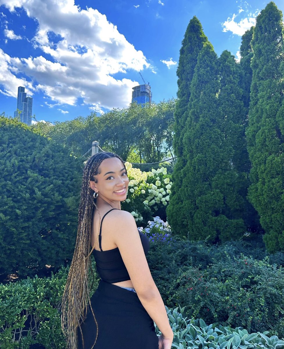 WhitneyyBurnett's tweet photo. I’m Whitney from Portland and this is my art 🦋🖤 https://t.co/0SzPxtou18