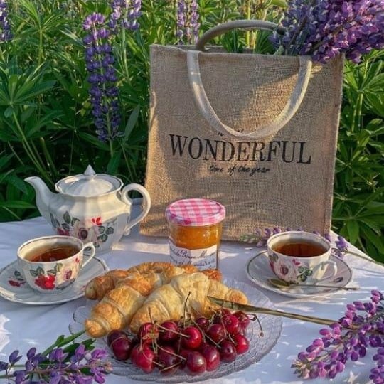shewearprada's tweet photo. Tea party 🍰⛅👒☕ https://t.co/04hm7QtXlH