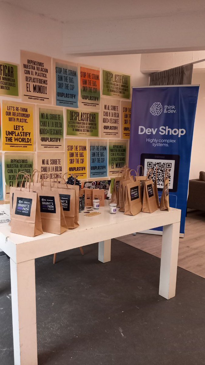ThinkandDev's tweet photo. ¡Ya está en marcha #KingOfDevs 3.0!

🌇 Buenos Aires
🍷 Mendoza
🌃 Rosario
⛰️ Córdoba 
🏔️ Bariloche

Los builders de las 5 sedes ya comenzaron a trabajar en sus proyectos. 🚀 https://t.co/Y3XPoaEZQ9