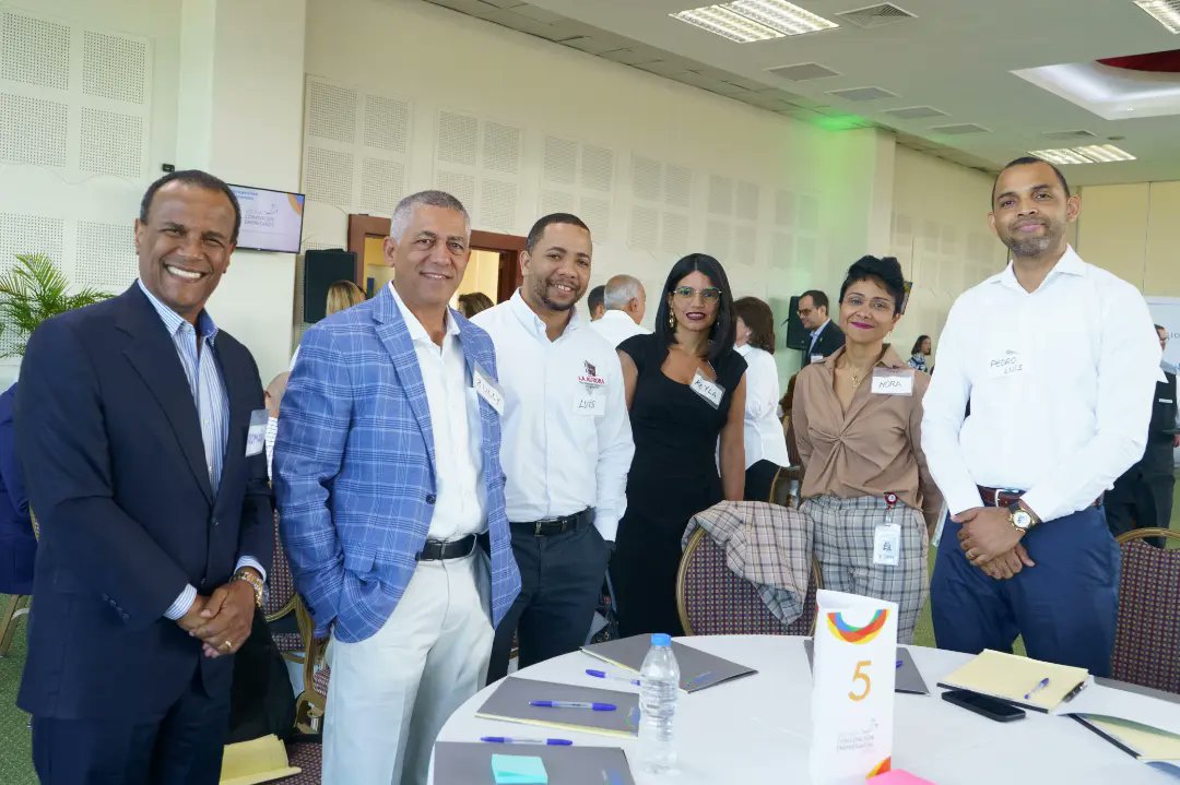 Con un espíritu de colaboración y compromiso, los asistentes dieron inicio con las discusiones de las ocho mesas de trabajo que componen los ejes estratégicos:

1️⃣ Desarrollo productivo
2️⃣ Desarrollo humano