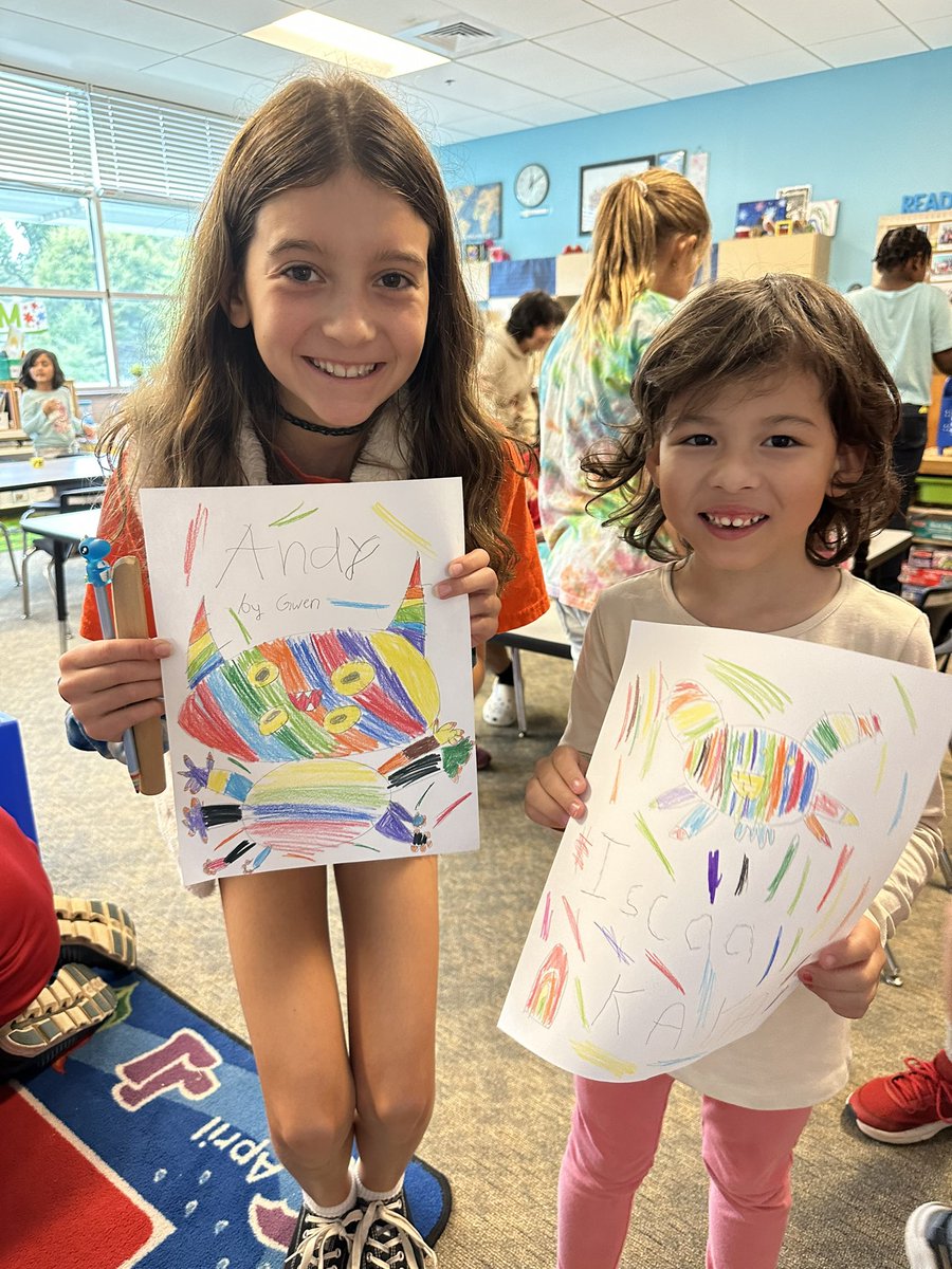 MrsRileysClass_'s tweet photo. We love our kindergarten buddies! 🎃🎨✨ @Ashlawneagles https://t.co/GYw6OXTOlf