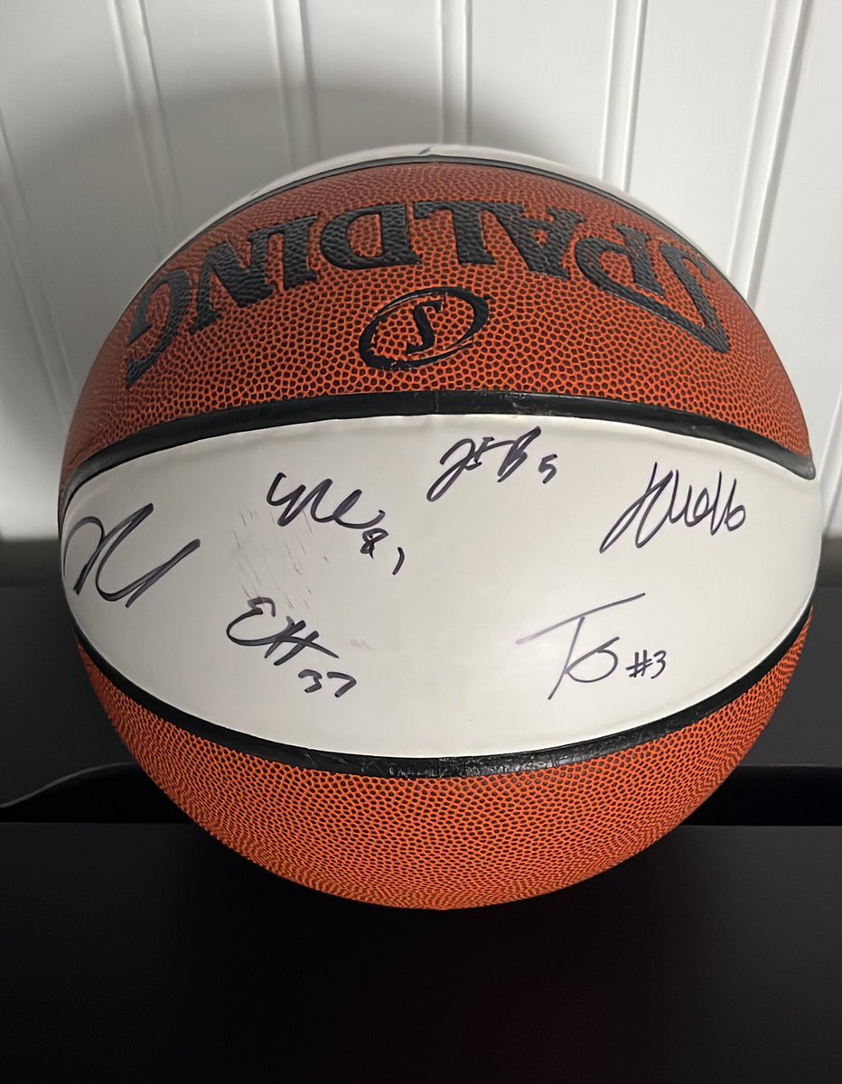 Let’s spice things up before our next sale. In honor of NBA Preseason starting up, let’s giveaway this Spalding 🏀 signed by members of the 2020 Utah Jazz! To enter 🎟️: Follow @CR_cards Like and RT this post! That’s it 👊 Winner announced next Friday at 8 PM EST. Good luck!