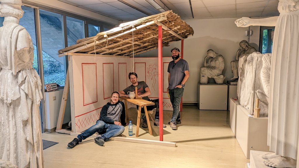 KlassArchWien's tweet photo. Es wird ernst... Das Haus, das "Periphery" nach spätantiken Vorlagen gebaut hat, steht für die "ORF-Lange Nacht der Museen". https://t.co/WCd9dGQ6nJ