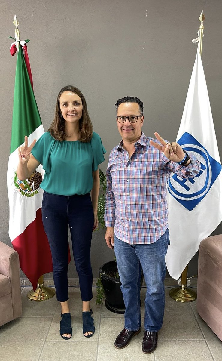 🔵Excelente reunión de trabajo 👏 en el cdm_qro con <a href="/AnaPaolaLopezB/">Ana Paola López Birlain</a>!