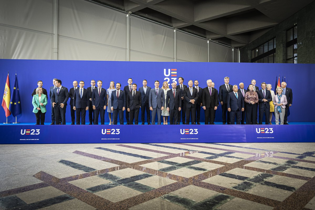 KanzlerScholz's tweet photo. Die EU muss zukunftsfähig werden, dazu brauchen wir wichtige Entscheidungen mit nur qualifizierter Mehrheit. Darüber und über den Abschluss des EU-Beitritts der Westbalkan-Staaten und über die EU-Perspektive der Ukraine, Moldaus und Geogiens haben wir in Granada gesprochen. #EUCO https://t.co/grd6oOFJ7q