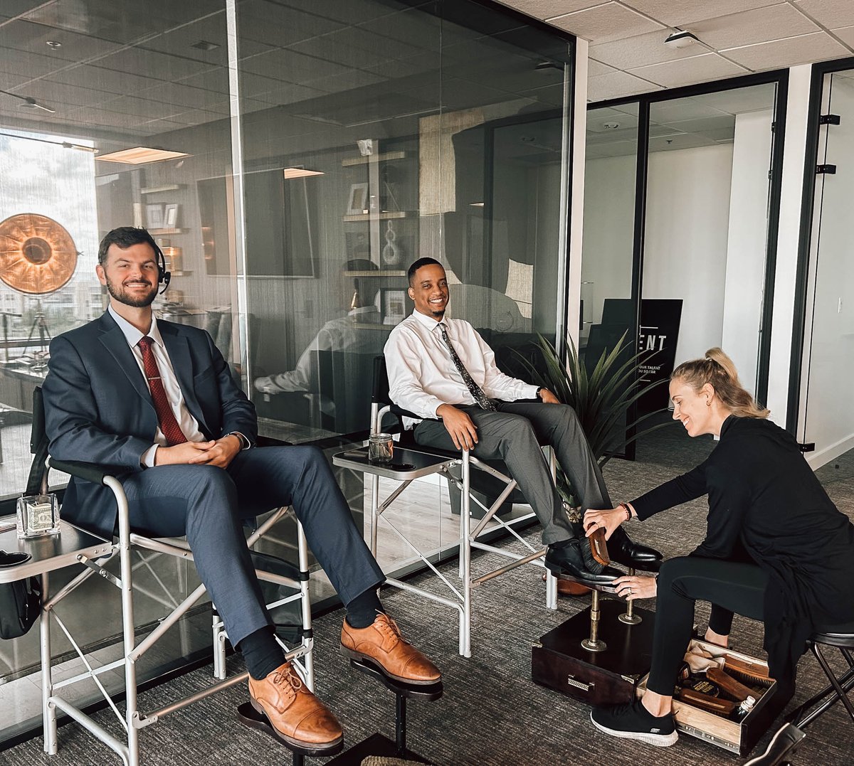 benchmarkgroup's tweet photo. Your time to shine is now! Thank you to the @buffettesshoeshine for shinning our shoes into shape. 

A big thank you to our leaders at Benchmark International for making this happen for their employees. https://t.co/du68HFCpzH