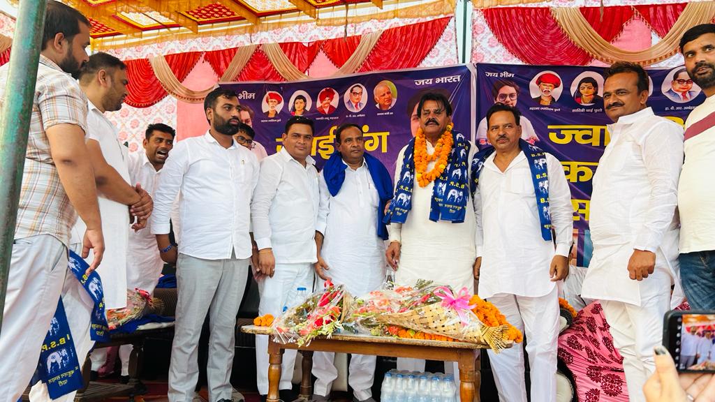SorkhiRajbir's tweet photo. जय भीम जय बसपा
बसपा सुप्रीमों माननीय बहन कुमारी मायावती जी की नीतियों में आस्था रखते हुए, हरियाणा के यमुनानगर में विधानसभा छछरौली जगाधरी से पूर्व में बसपा के विधायक रहे चौधरी अर्जुन गुज्जर जी ने की बसपा में घर वापसी।
@AnandAkash_BSP @BaliyanBsp @NationalChaupal @journalist_syed https://t.co/KFuT4VRViF