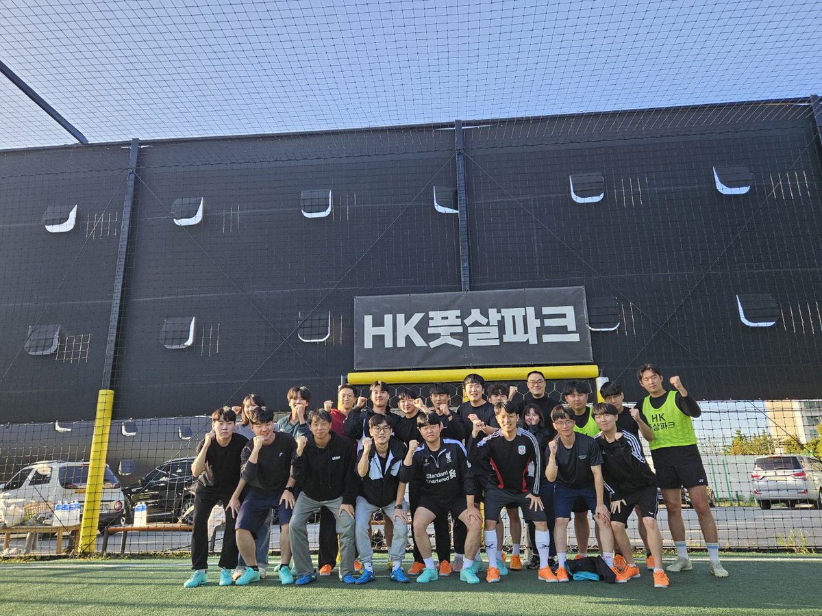 WooseokYang1's tweet photo. We had mini soccer matches with @SBResearchGroup and @sycho_lab groups! Everyone, the PIs and (under-)graduates, enjoyed a lot and talked a lot about sports, not science today 🤣 Any other groups to join? Maybe next time it will be basketball 😆 https://t.co/1Sv9BF9wVw