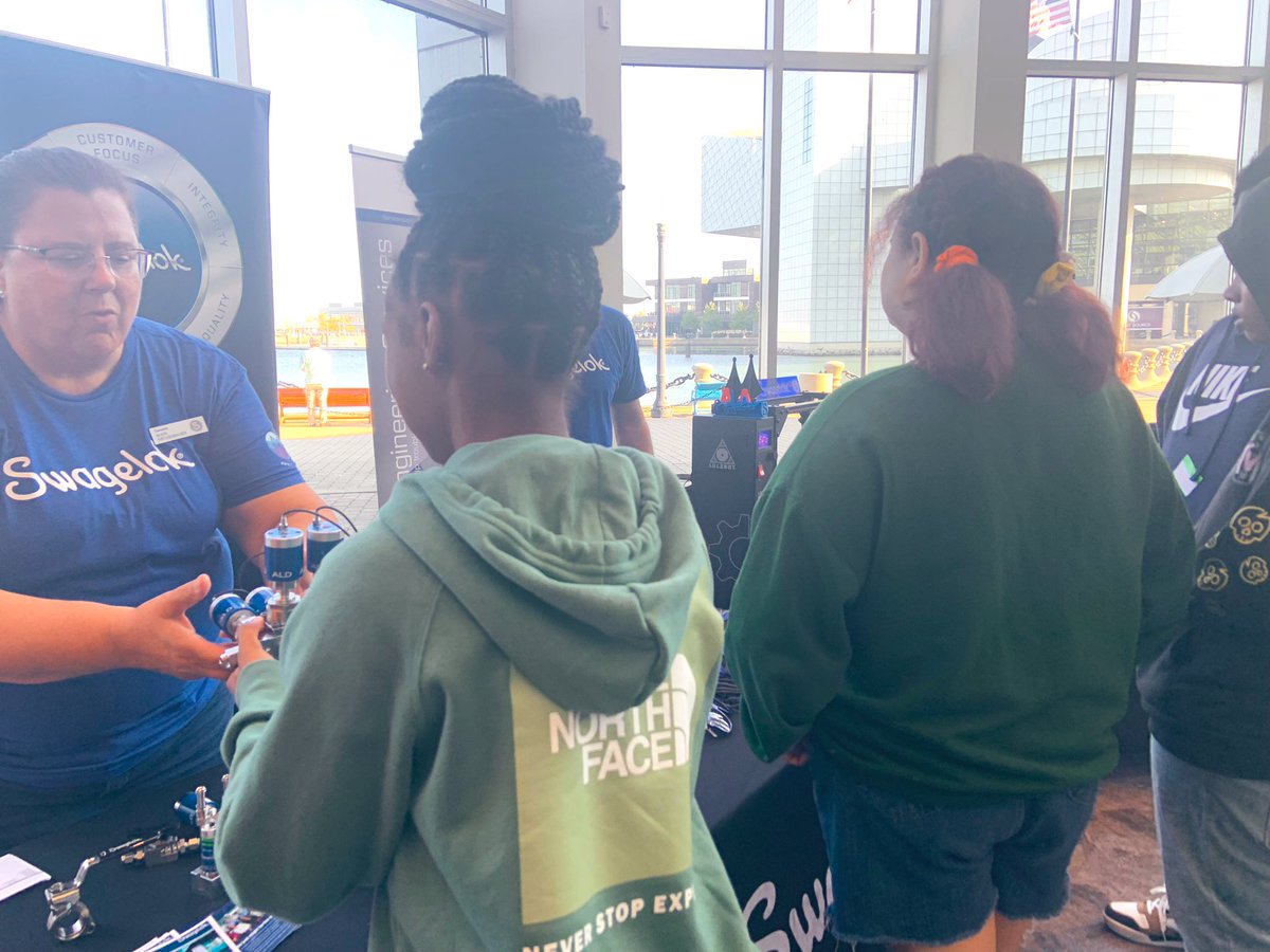 mc2stemglsc's tweet photo. Had a great time at Manufacturing Day this week at @GLScienceCtr! https://t.co/gPc6FH5z5d