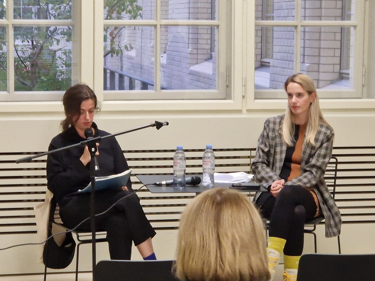 Jetzt: Kateryna Mishchenko, Essayistin, Verlegerin und Übersetzerin aus Kyiv,  liest "Aus dem Nebel des Krieges. Die Gegenwart der Ukraine" in der Staatsbibliothek zu #Berlin im Kulturwerk <a href="/stabiberlin/">Staatsbibliothek zu Berlin</a> #Ukraine #RussiaUkraineWar #Wissenschaftskolleg Edition <a href="/suhrkamp/">Suhrkamp Verlag</a>