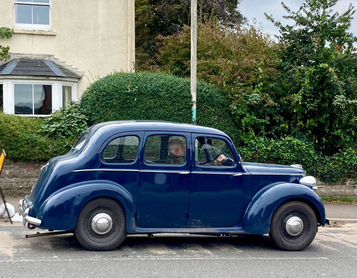 judith_sheen's tweet image. #Lanchester DL10 spot