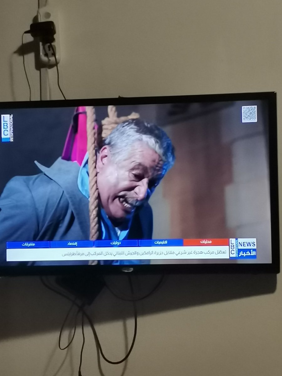 Clodiakat's tweet photo. لما بدك تنتحر بمسلسل لبناني  #رصيف_الغرباء
 وحدة من  وسائل إمي للتعذيب 🙄
#LBCILebanon #lebaneseseries https://t.co/jj0jbktPQt