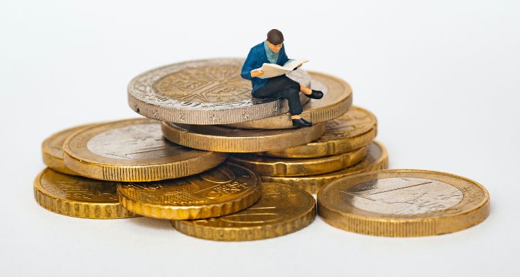 TheHellCage's tweet photo. How2Invest is a financial platform that empowers novice investors with the tools and resources they need to start investing and reach their financial goals without feeling intimidated by the process. 
#How2Invest #Finance 

https://t.co/6x4KfwlpaS https://t.co/dEOuG7BbXN
