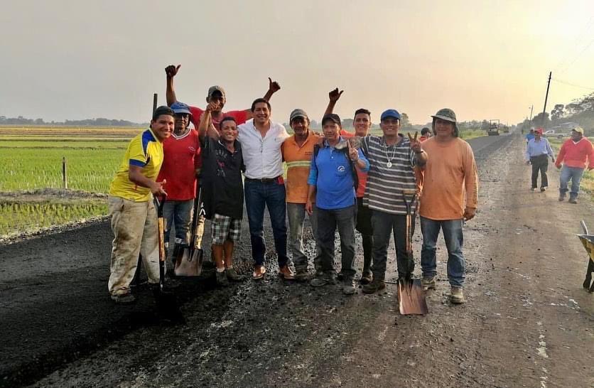 TROYA_Marco's tweet photo. Somos 13 cantones, 17 parroquias y un solo ❤️ fluminense.
¡QUÉ VIVA NUESTRA, QUÉ VIVA LOS RÍOS!
#MarcoTROYA
#PalabraDeGallero
#Baba
#Babahoyo
#BuenaFe
#Mocache
#Montalvo
#Palenque
#Puebloviejo
#Quevedo
#Quinsaloma
#Urdaneta
#Valencia
#Ventanas
#Vinces https://t.co/ecs3vzVzDr